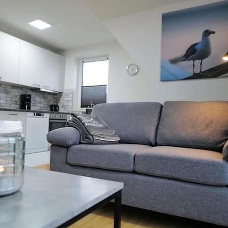 Ferienwohnungen Meerfarbig Zingst - Haustierfrei -Terrasse Mit Strandkorb Oder Balkon - E-Ladesaeule - Parkplatz - Wlan - Fahrradschuppen - Waschtrockner - Ruhig Und Zentral - Nichtraucher Exterior photo