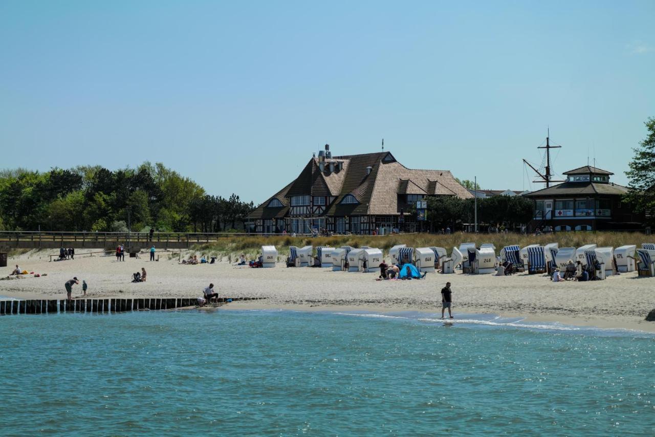 Ferienwohnungen Meerfarbig Zingst - Haustierfrei -Terrasse Mit Strandkorb Oder Balkon - E-Ladesaeule - Parkplatz - Wlan - Fahrradschuppen - Waschtrockner - Ruhig Und Zentral - Nichtraucher Exterior photo
