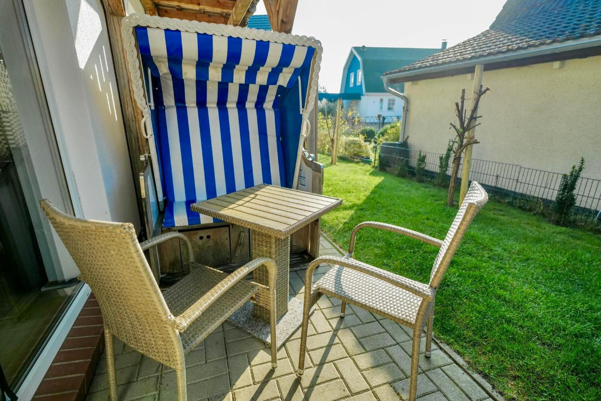 Ferienwohnungen Meerfarbig Zingst - Haustierfrei -Terrasse Mit Strandkorb Oder Balkon - E-Ladesaeule - Parkplatz - Wlan - Fahrradschuppen - Waschtrockner - Ruhig Und Zentral - Nichtraucher Exterior photo