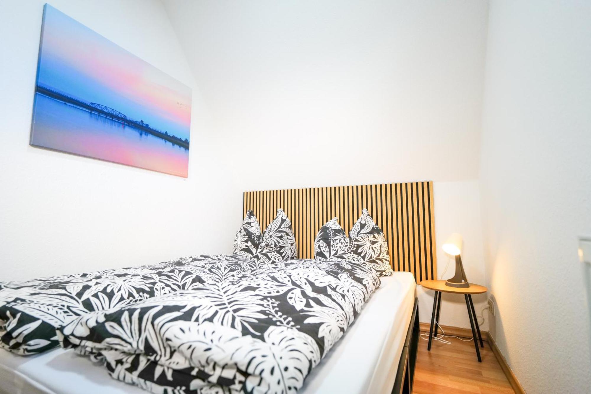 Ferienwohnungen Meerfarbig Zingst - Haustierfrei -Terrasse Mit Strandkorb Oder Balkon - E-Ladesaeule - Parkplatz - Wlan - Fahrradschuppen - Waschtrockner - Ruhig Und Zentral - Nichtraucher Exterior photo