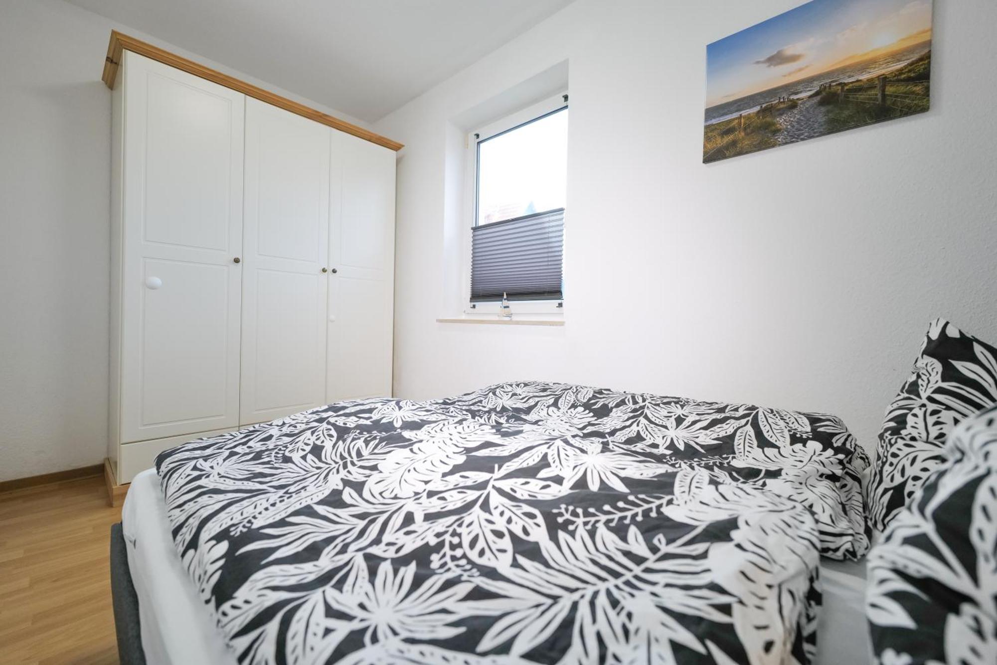 Ferienwohnungen Meerfarbig Zingst - Haustierfrei -Terrasse Mit Strandkorb Oder Balkon - E-Ladesaeule - Parkplatz - Wlan - Fahrradschuppen - Waschtrockner - Ruhig Und Zentral - Nichtraucher Exterior photo